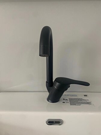 siyah lavabo bataryası