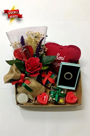 Kalp şekerli çiçekli hediye sepeti yeni yıl yılbaşı hediyeleri
